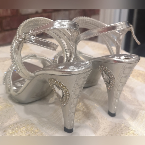 Silver shoes - Picture 9 of 16